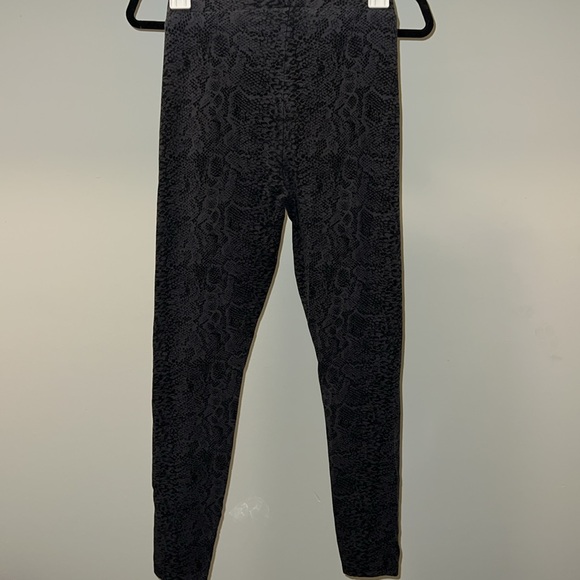 Detailed Leggings - Picture 2 of 4